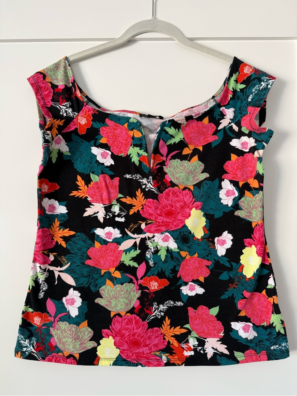 Thalia Sodi Black Floral Scoop Neck Tank Top with Pink & Green Blooms L